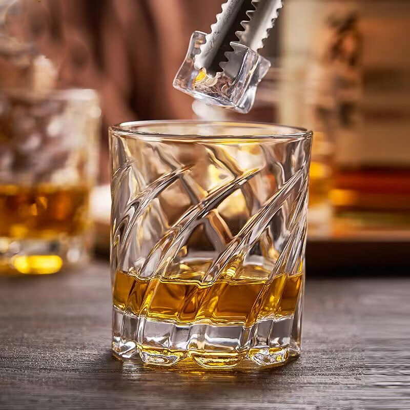 エンボス加工のウイスキーグラス 高級家庭用グラスウェア バー - Wine Beer And Spirit のレビューと価格